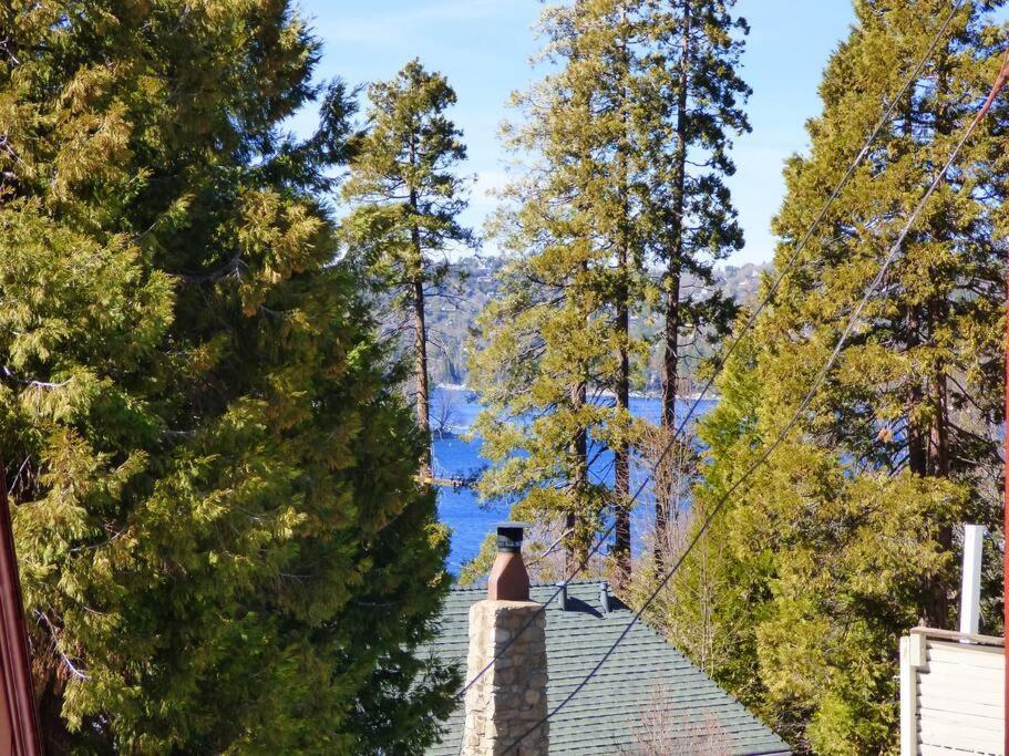 Romantic Tiny Cabin- With Lake View! Villa Lake Arrowhead Exterior photo